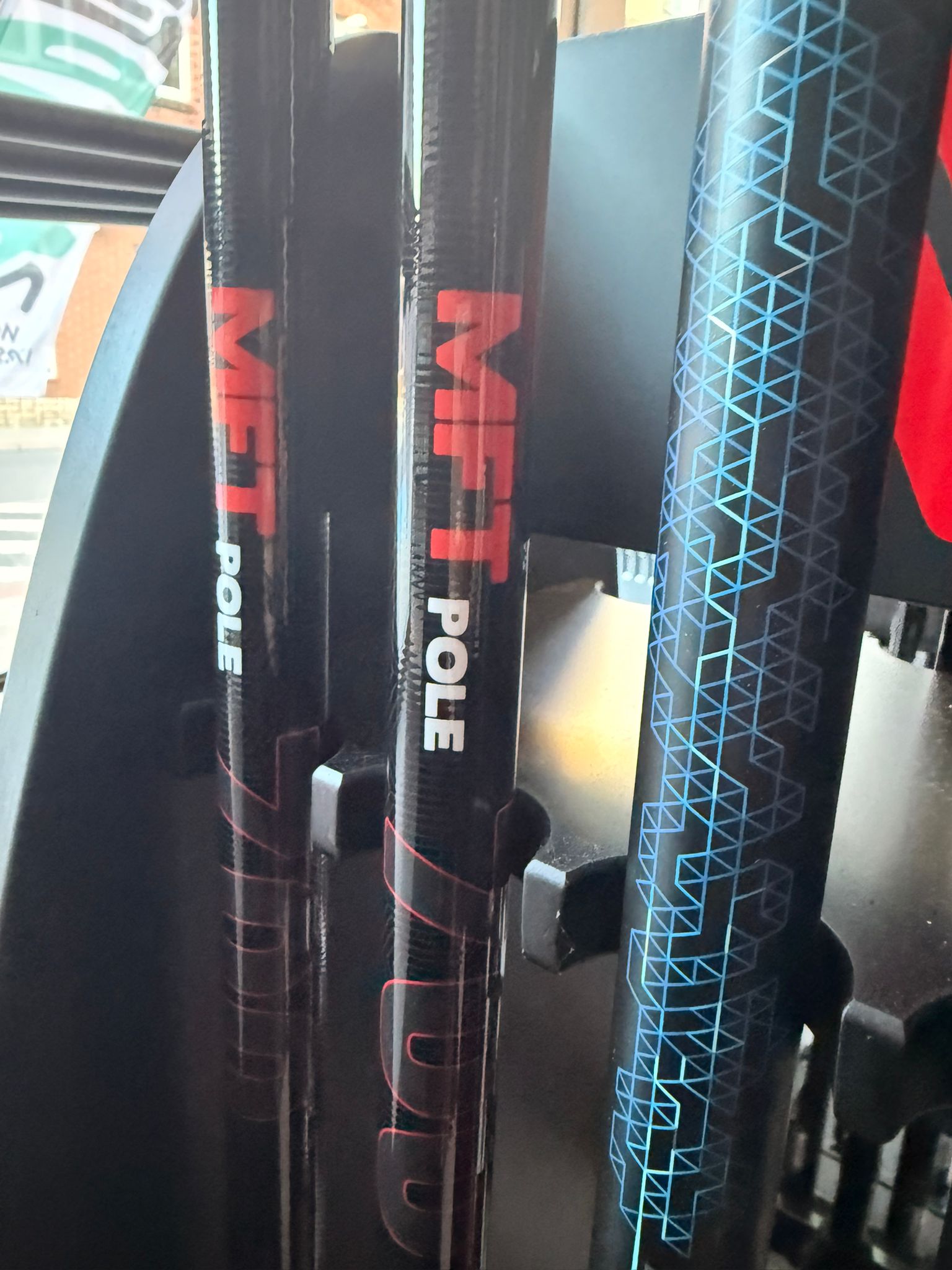 Wędki Mikado MFT Pole na stojaku w Wild Lake